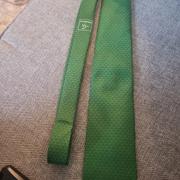 Vineyard Vines Green Tie - Picture 2 of 3